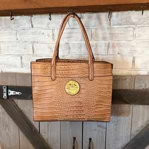 🐊🐊🐊bogoho🐊🐊🐊Elegant Tan Crocodile-Embossed Tote Bag-NWOT